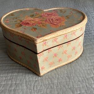 Valentine’s Day Heart-Shaped Floral Box